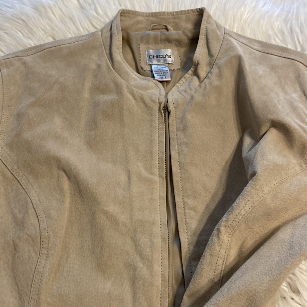 Chicos Leather Jacket excellent condition with front zipper tan color - Picture 13 of 16